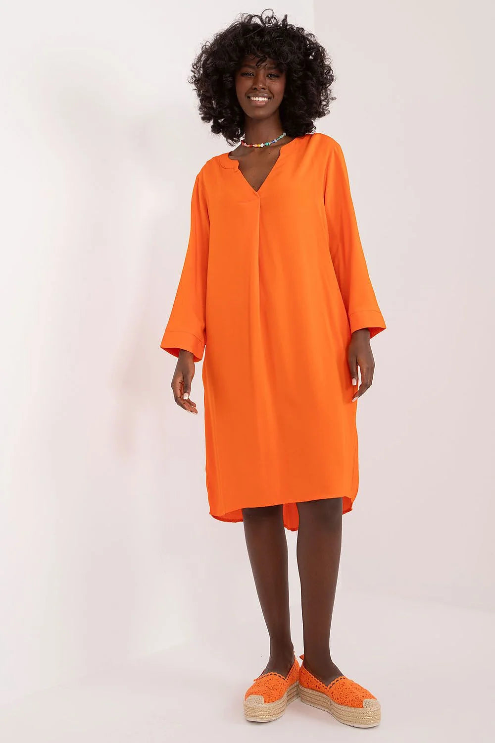 Robe de jour Sublevel en viscose orange vif manches longues col V ample genoux femmes
