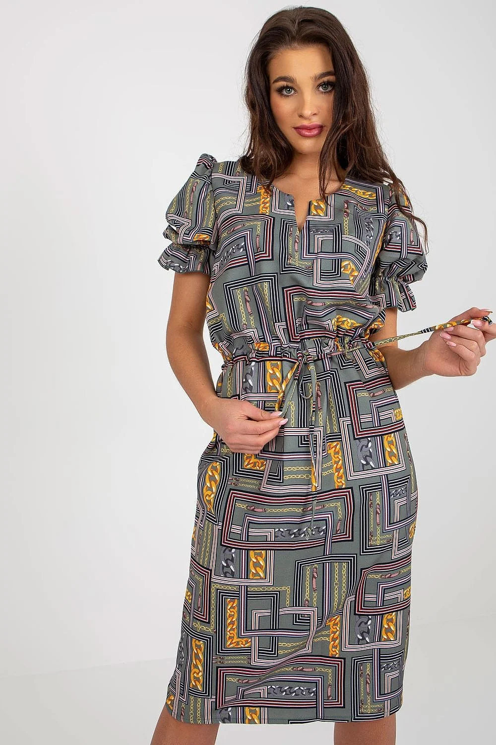Robe de jour Lakerta design audacieux motifs géométriques couleurs audacieuses femme taille ajustable manches courtes encolure V style semi-formel