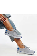 Baskets pour femmes modernes et sportives en maille grise avec accents bleus, respirante, semelle amortie, confortable, idéales pour quotidien, sport et look casual