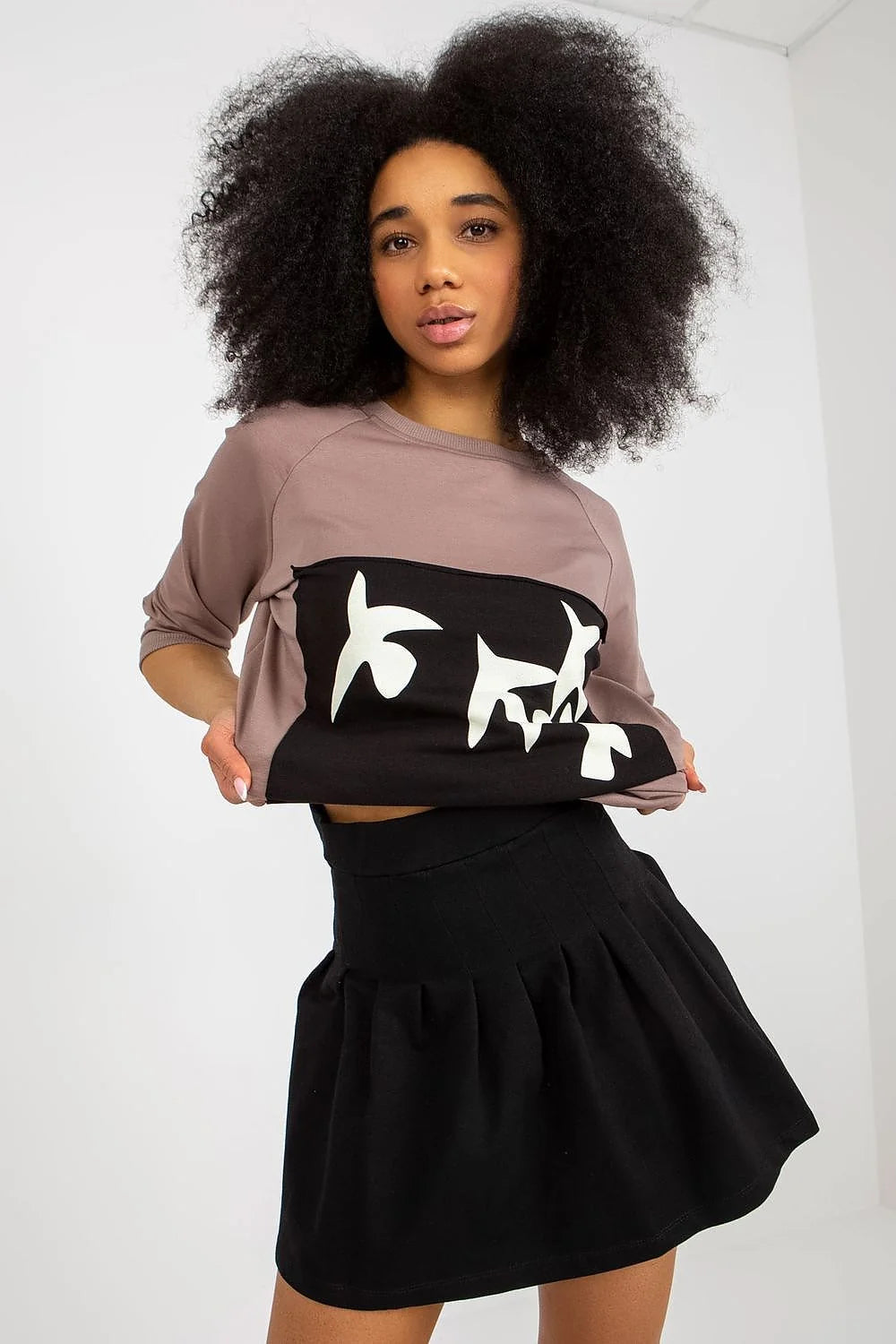 Pull moderne audacieux coupe casual ample manches 3/4 poignets côtelés tissu coton élasthanne taupe noir graphique femme