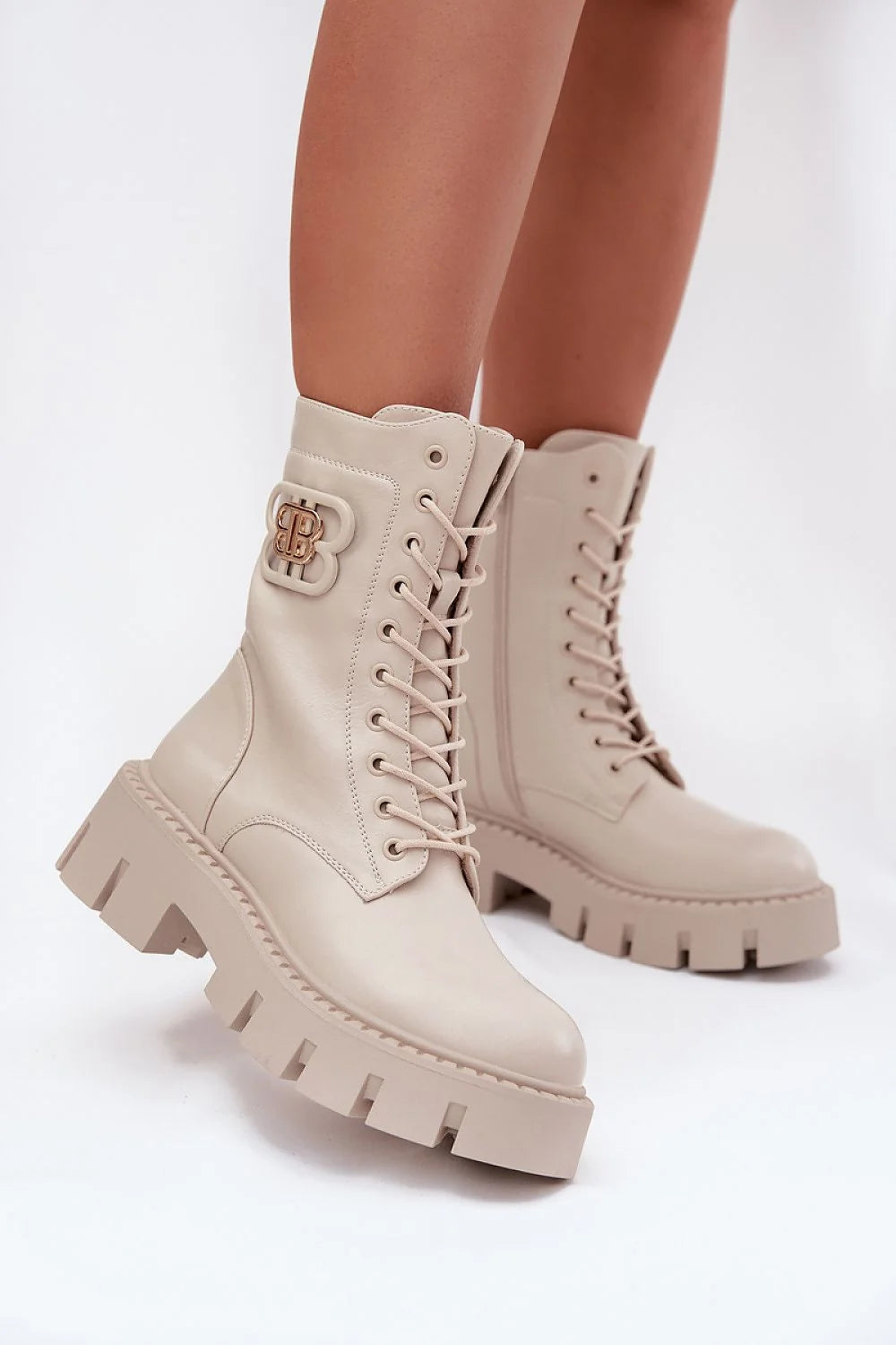 bottines montantes femme combat lacets beige crème similicuir lisse bout rond semelle plateau crantée talon épais boucle dorée