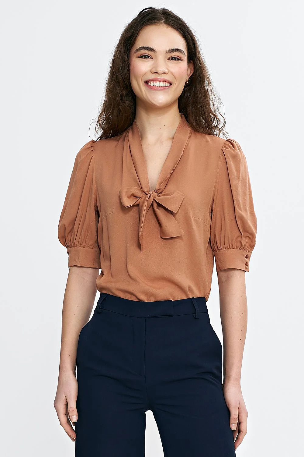 Chemisier élégant pour femme couleur brun rouille en viscose manches longues col lavallière nœud boutons