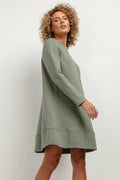Robe de jour Tessita trapeze maille genou manches longues couleur vert kaki confortable mode automne femme