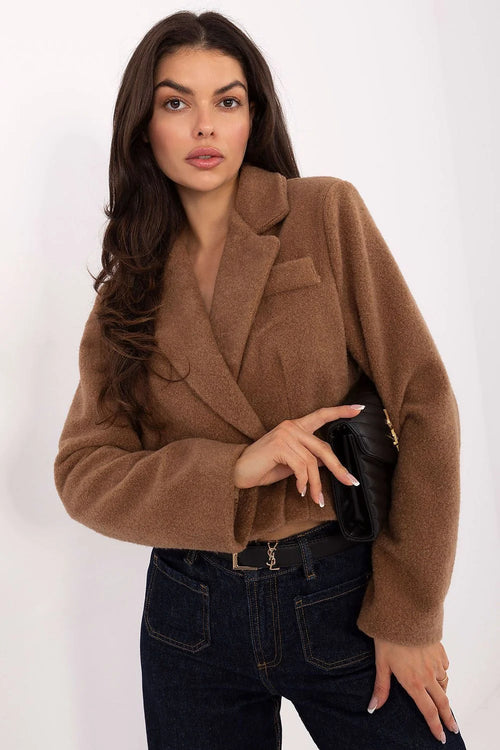 manteau court femme camel boxy cropped teddy laine bouclée col tailleur double boutonnage poche passepoilée manches longues doublure texturée chic