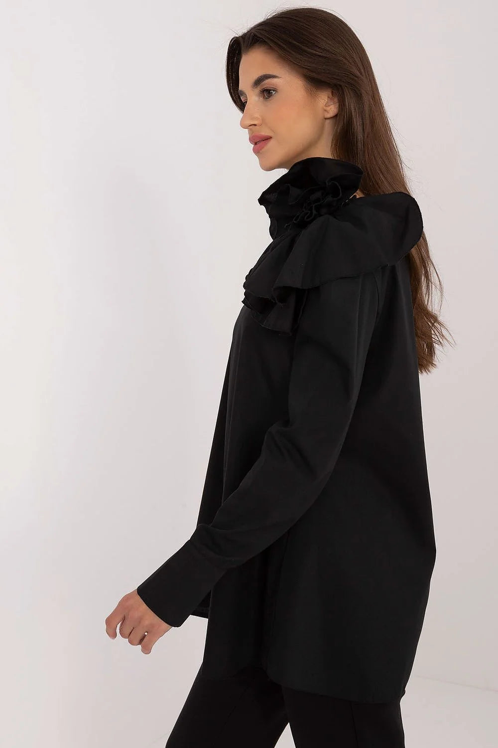 Chemisier Lakerta asymétrique noir en tissu fluide manches longues épaule dégagée décoration florale élégant soirée travail