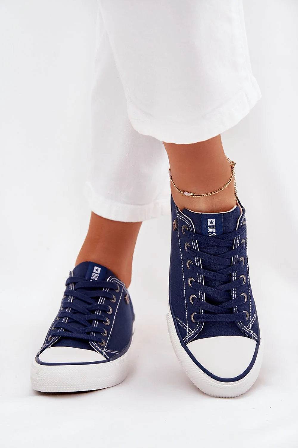 baskets femmes BigStar toile bleu marine coupe basse vulcanisée semelle blanche surpiqûres contrastées lacets plats œillets métalliques rétro épurée confortable