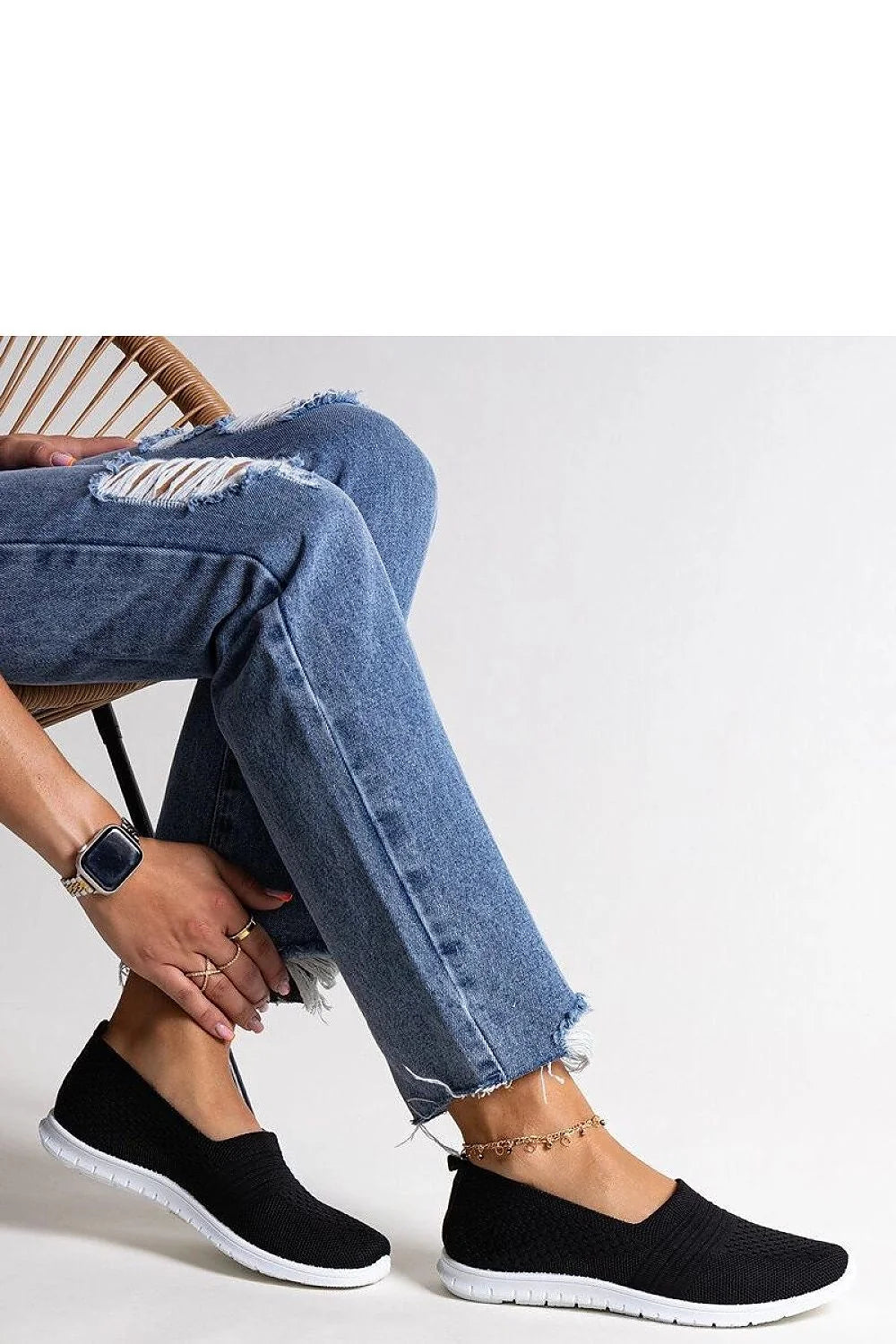 baskets décontractées femme slipon maille noire semelle blanche minimaliste moderne confortable respirante légère antidérapante flexible amorti coupe basse