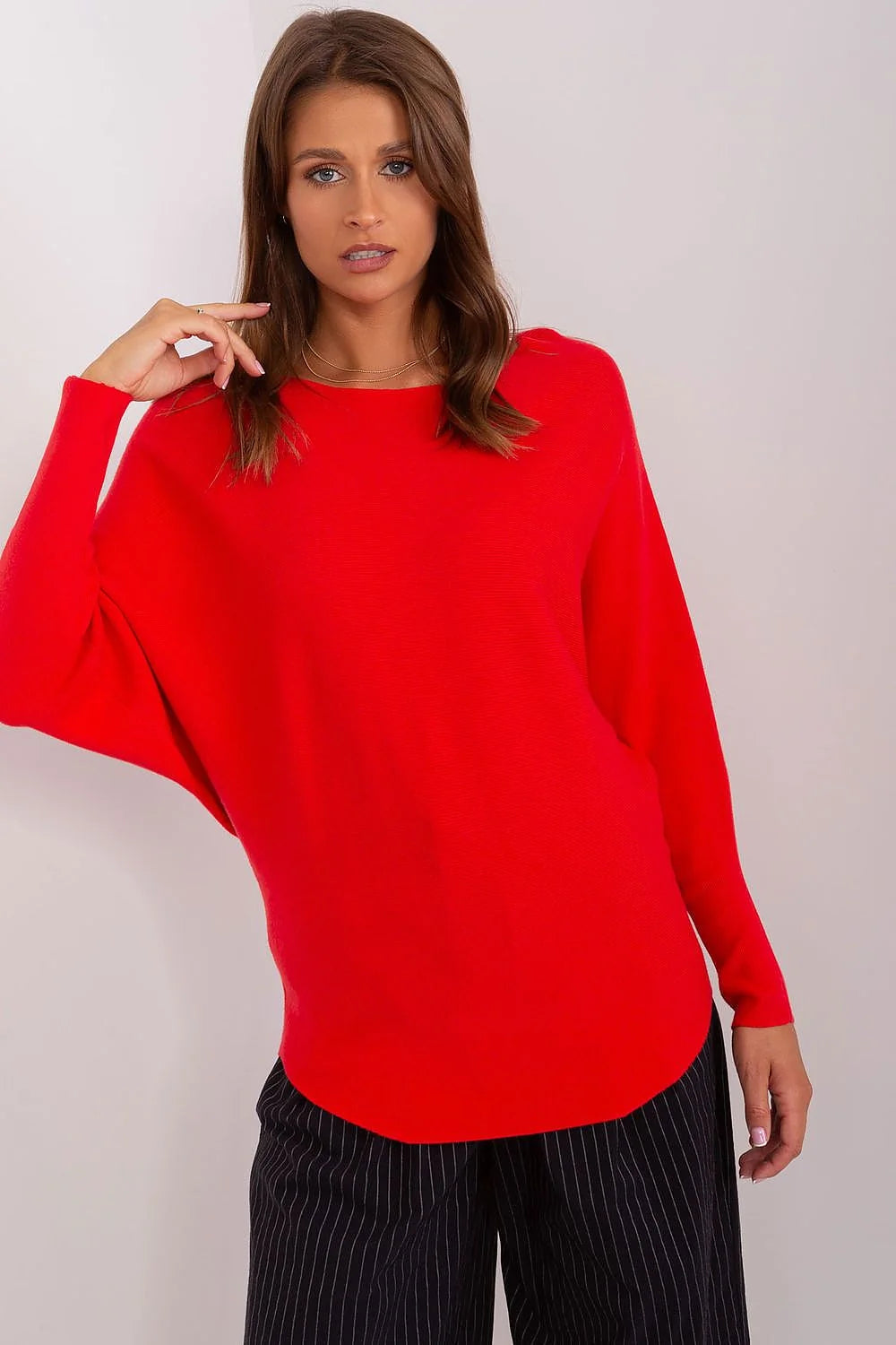 Pull pour femme en viscose et nylon couleur rouge vif manches longues encolure ronde coupe ample