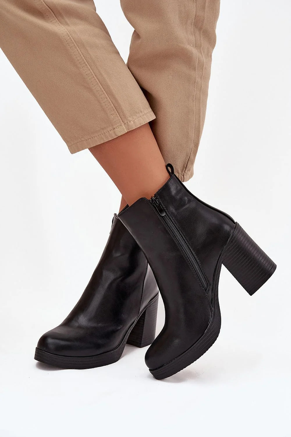 bottines femme simili cuir noir effet lisse bout rond minimaliste urbain talon colonne haut plateforme crantée zippée confort