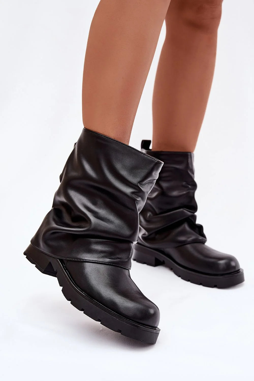 bottines femme similicuir noir mi mollet froncée repliée bout rond semelle crantée plateforme basse talon plat doublure chaude confortable utilitaire