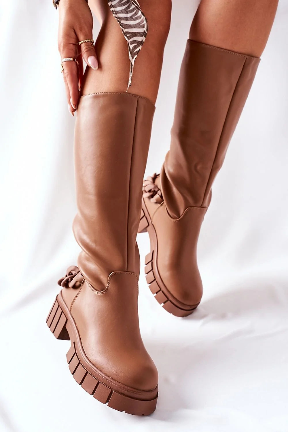 Bottes cuissardes femme cuir synthétique moderne chic marron caramel semelle épaisse automne hiver