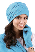 Ensemble hiver chic femme bonnet gants écharpe bleu ciel perles strass logo argenté matériau doux