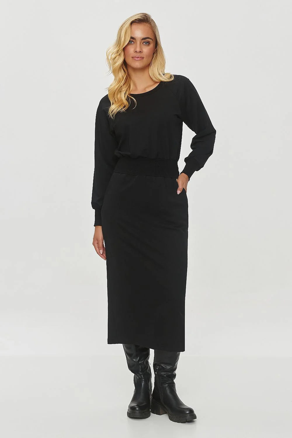 Robe femme noire midi manches longues style minimaliste matière élastique taille ajustable polyvalente confortable élégante casual semi-formel