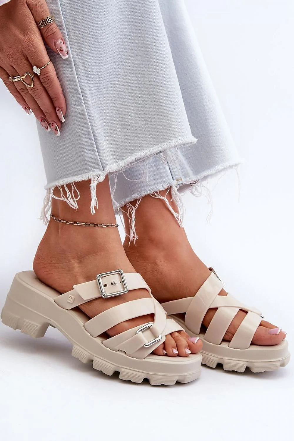 Sandales Step in style Zaxy design moderne tendance matériau synthétique couleur beige clair semelle crantée ajustable femmes