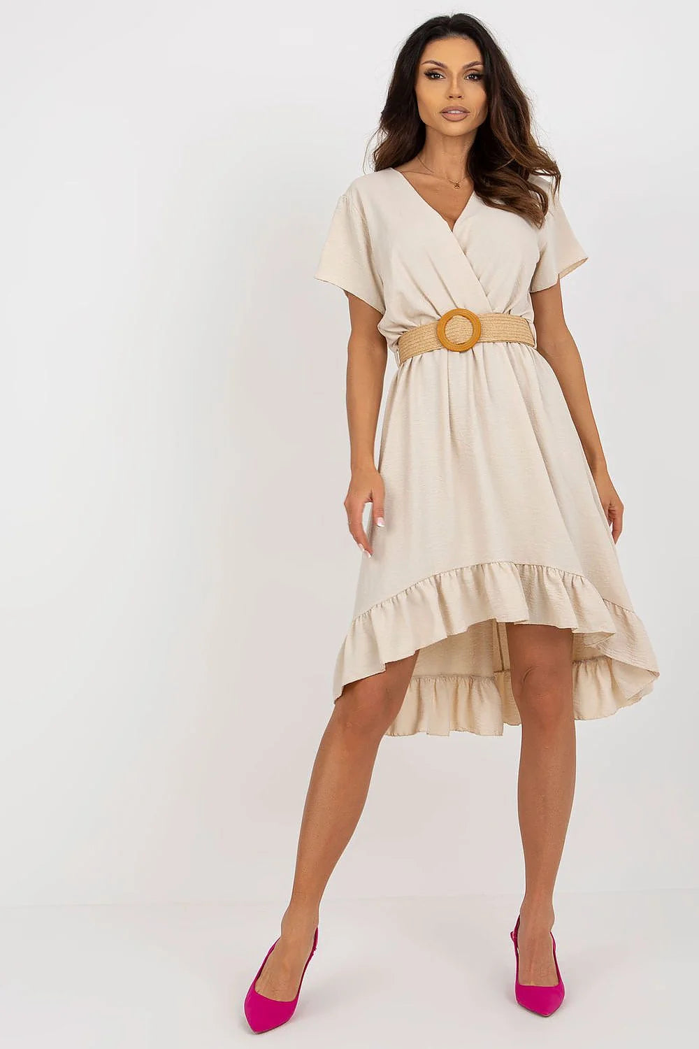 Robe de jour élégante à encolure V manches courtes asymétrique volant ceinture tressée polyester elasthanne femmes universelle beige
