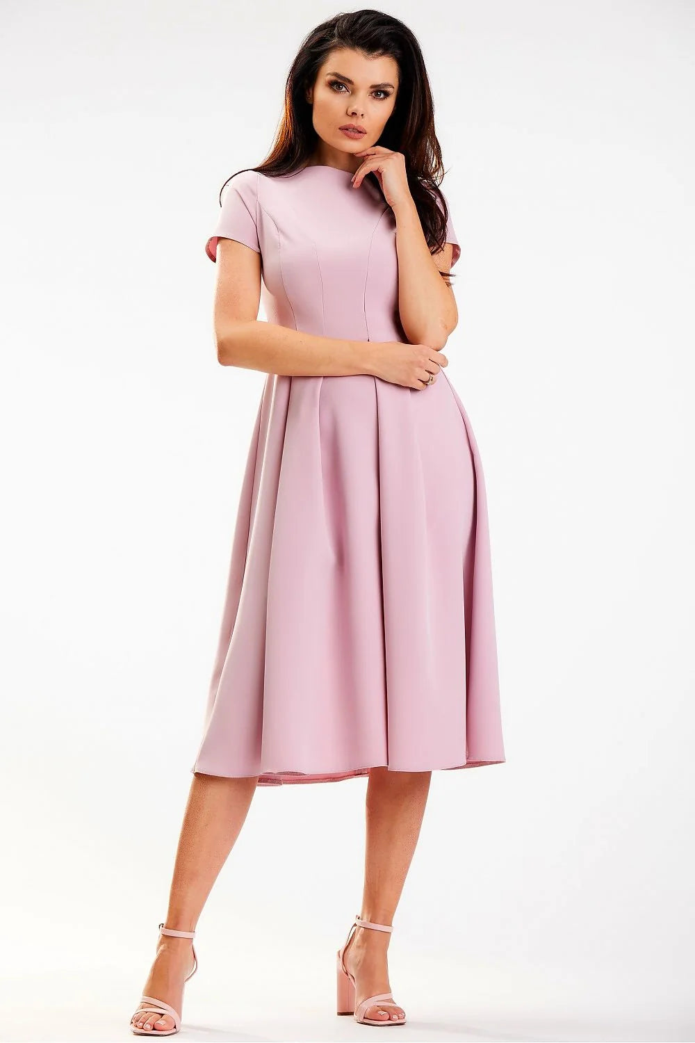 robe jour élégante AWAMA manches courtes rose poudré ajustée taille marquée jupe évasée plis mi mollet tissu fluide extensible