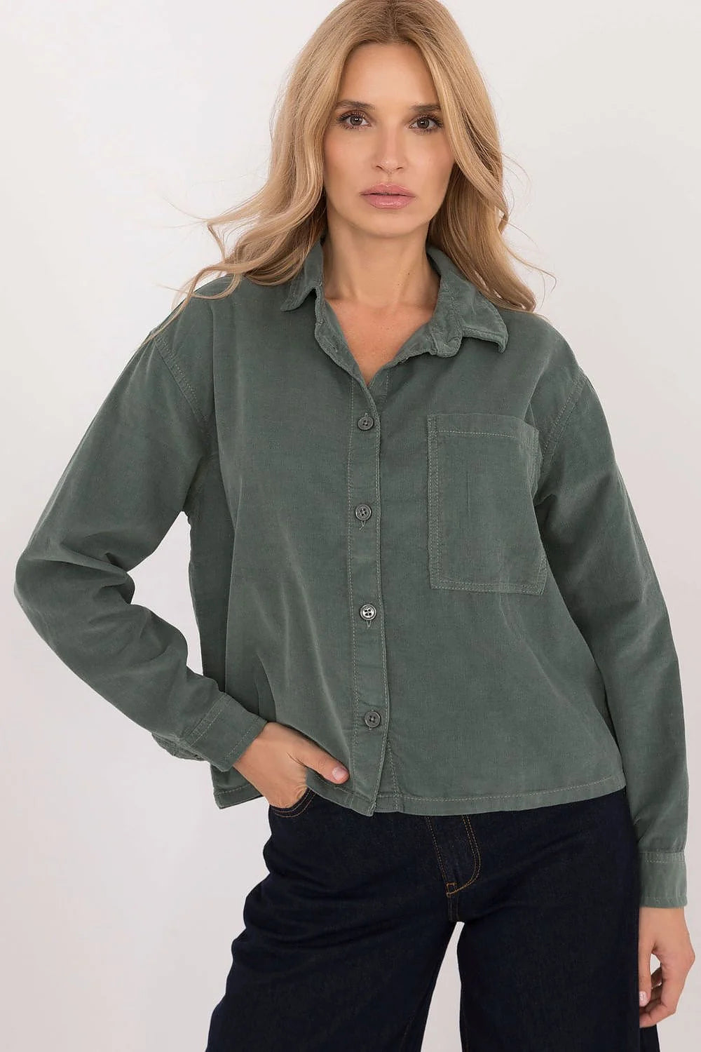 Chemise féminine manches longues style casual couleur vert foncé coton coupe ample col classique poche poitrine