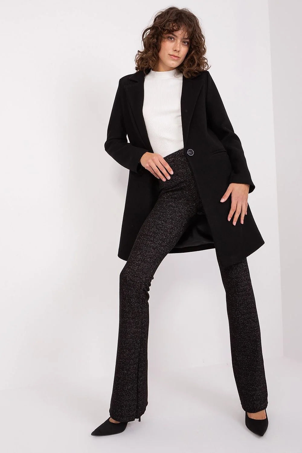 Manteau pour femme classique élégant long manches longues couleur noire coupe droite col à revers matériau de qualité