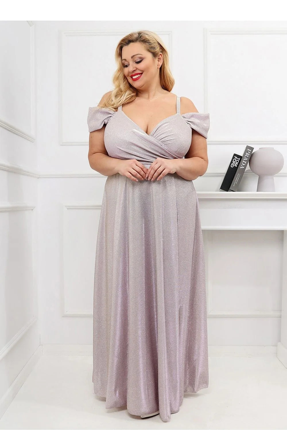 Robe longue élégante avec décolleté en cœur, bretelles épaisses, fente, tissu scintillant, idéale pour les occasions spéciales, femme