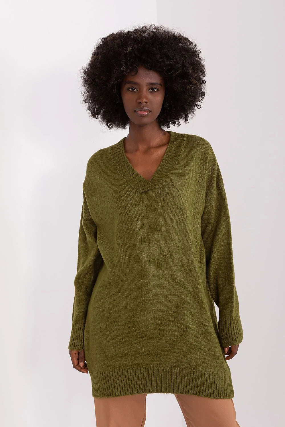 Pull pour femme en maille long et oversize couleur olive V-neck en acrylique doux et durable