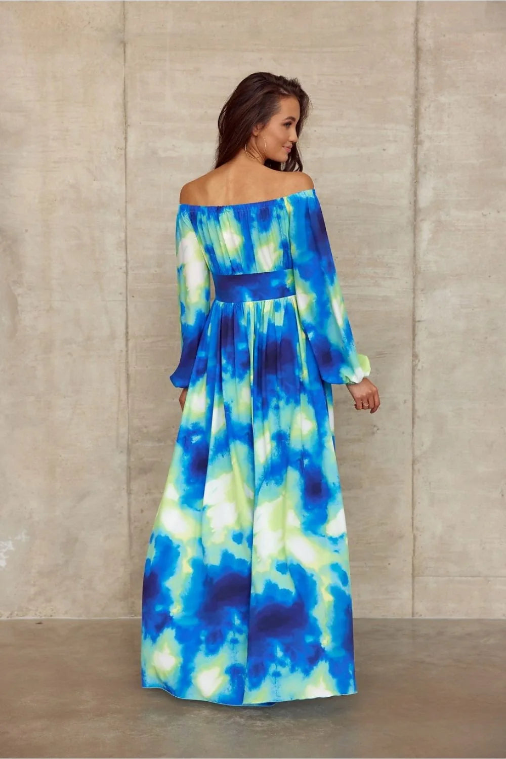 Élégante robe longue bohème tie-dye manches ballon encolure carmen découpe jambes ceinture intégrée femmes