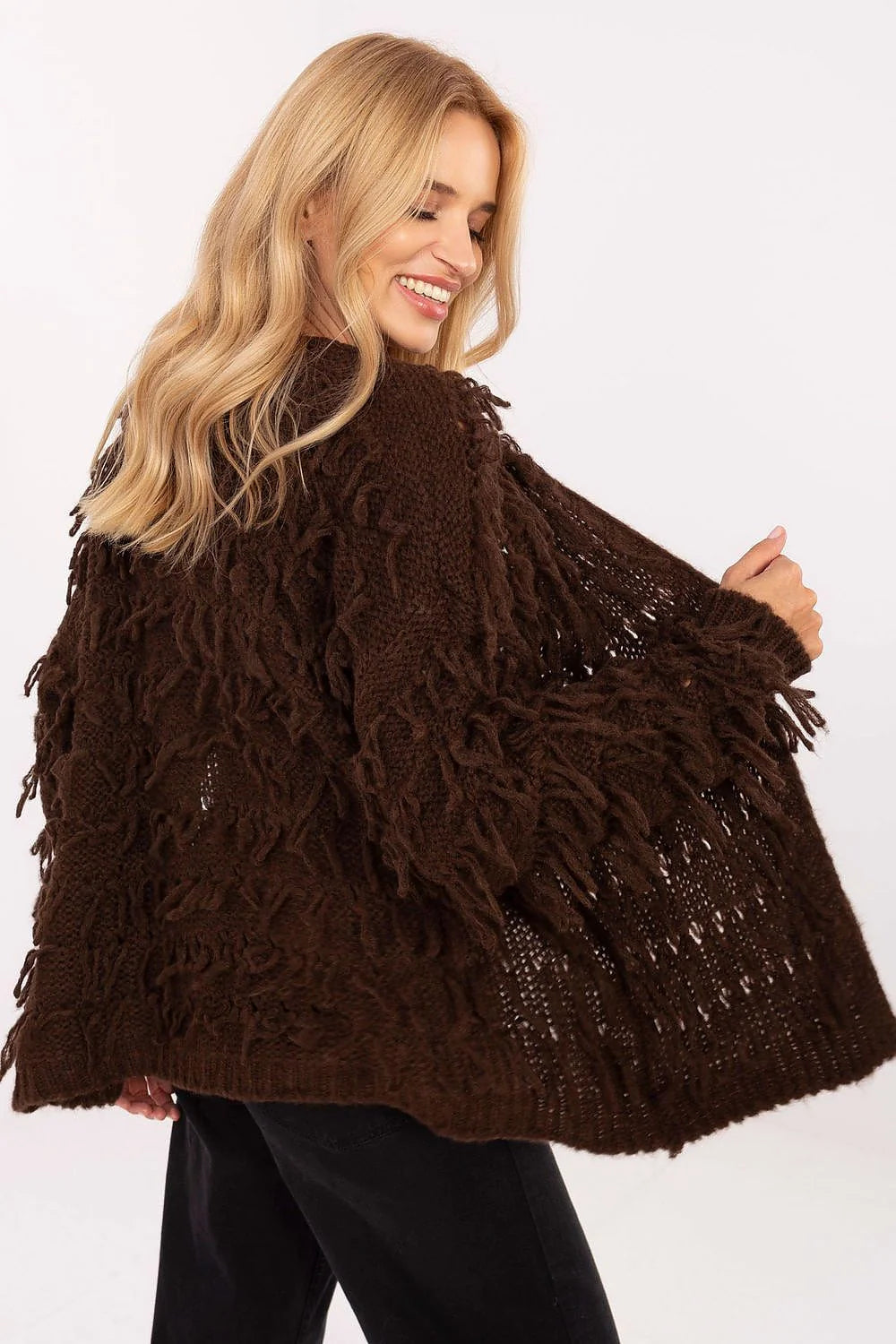 cardigan bohème oversize shaggy marron chocolat grosse maille bouclée franges manches longues coupe ouverte hanches bords côtelés texturé cosy tendance