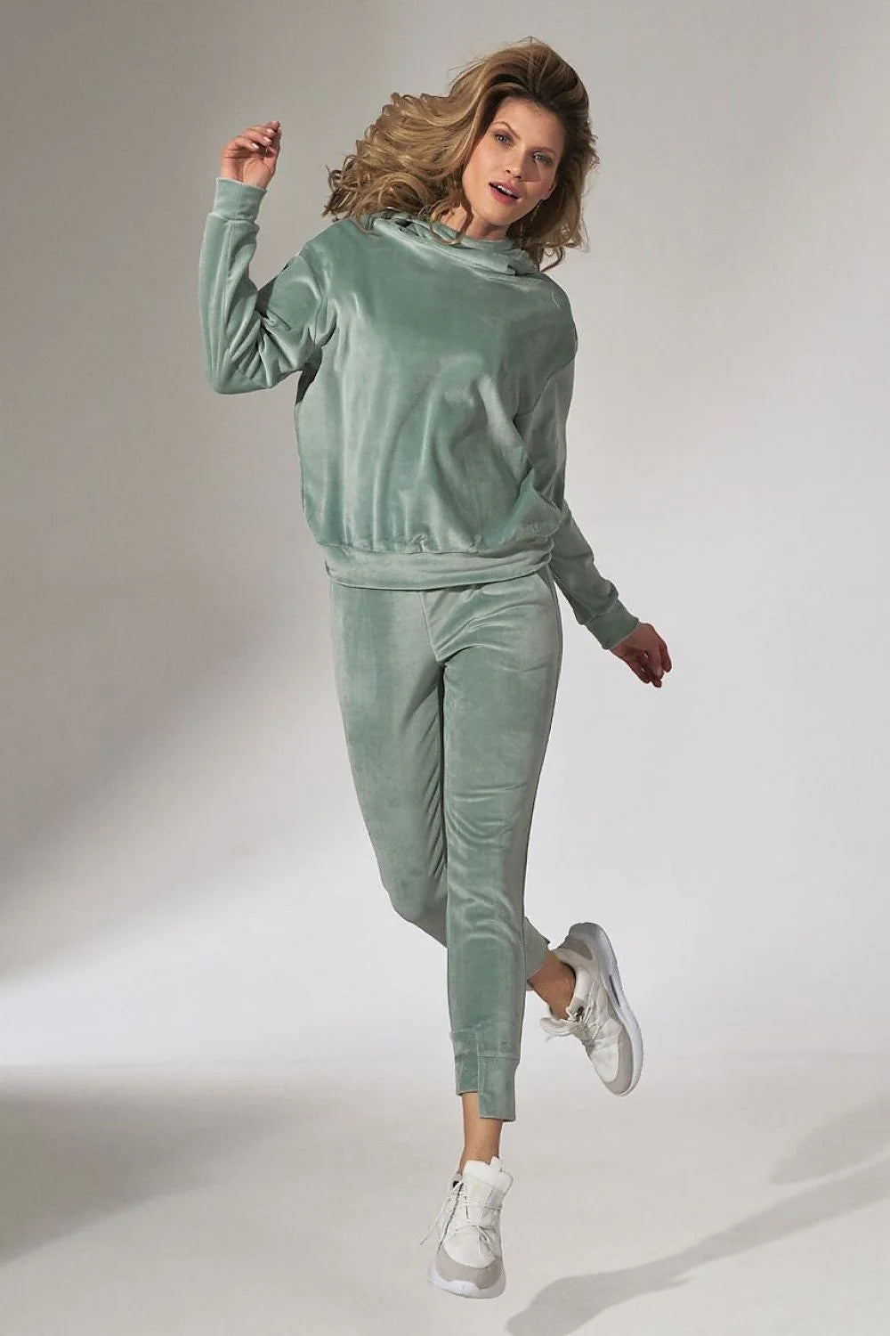 Ensemble détente velours rose moderne et élégant pour un style cocooning confortable et féminin