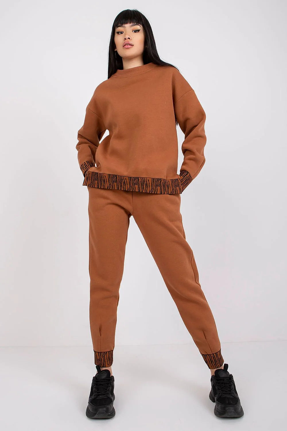 Ensemble Fancy femme, décontracté contemporain, coton 65% elastane 35%, beige, rayures noires marron, sweatshirt manches longues, pantalon taille large, poches, coutures contrastantes