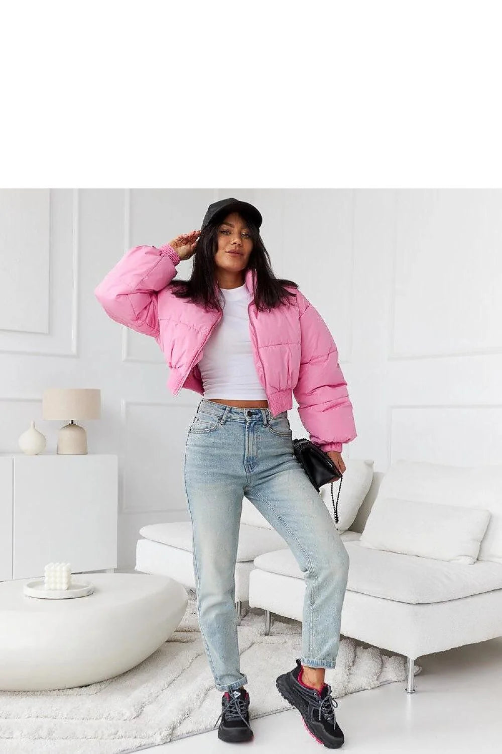 Sneakers femme modernes sportives noires avec accents gris et rose vif, confortable, semelle caoutchouc, respirante, tendance, occasion quotidienne, activité physique, style urbain