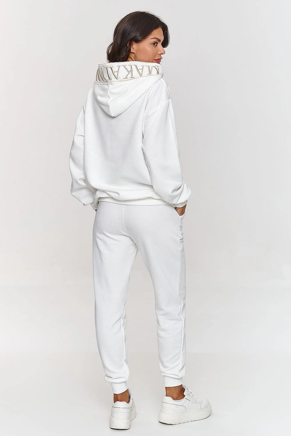 Ensemble Makadamia pour femme, sweat à capuche et pantalon de jogging, blanc, style minimaliste, confortable, urban, quotidien, occasion décontractée, mode, vêtement, éлегance, détails soignés, Taille ajustable, coupe ample, coton mélangé