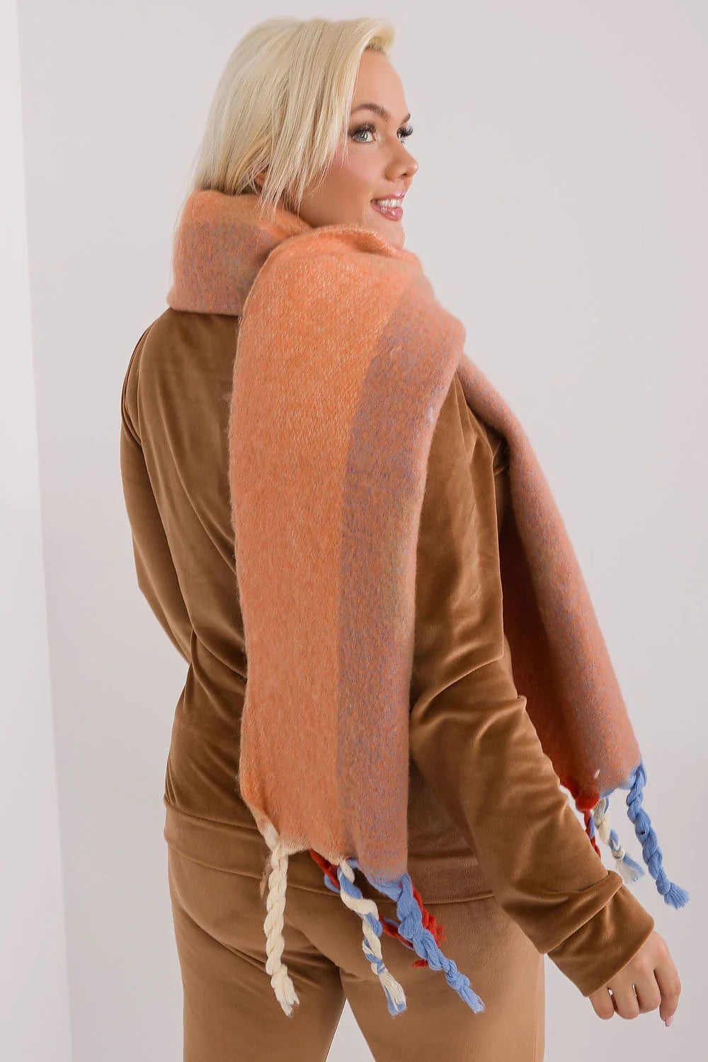 écharpe laine molletonnée franges colorées oversize longue large maille brossée pelucheuse corail lavande tricolore chaude polyvalente volumineuse tressées