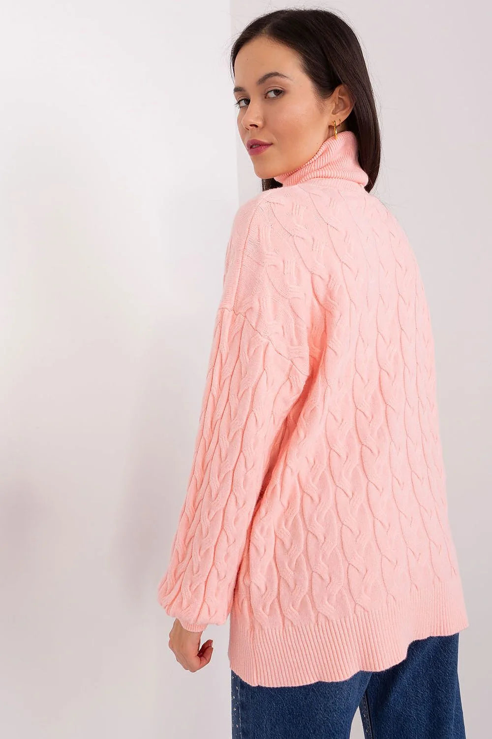 pull femme col roulé tricot torsadé rose poudré oversize manches longues épaules tombantes bords côtes poignets ourlet doux chaud cocooning