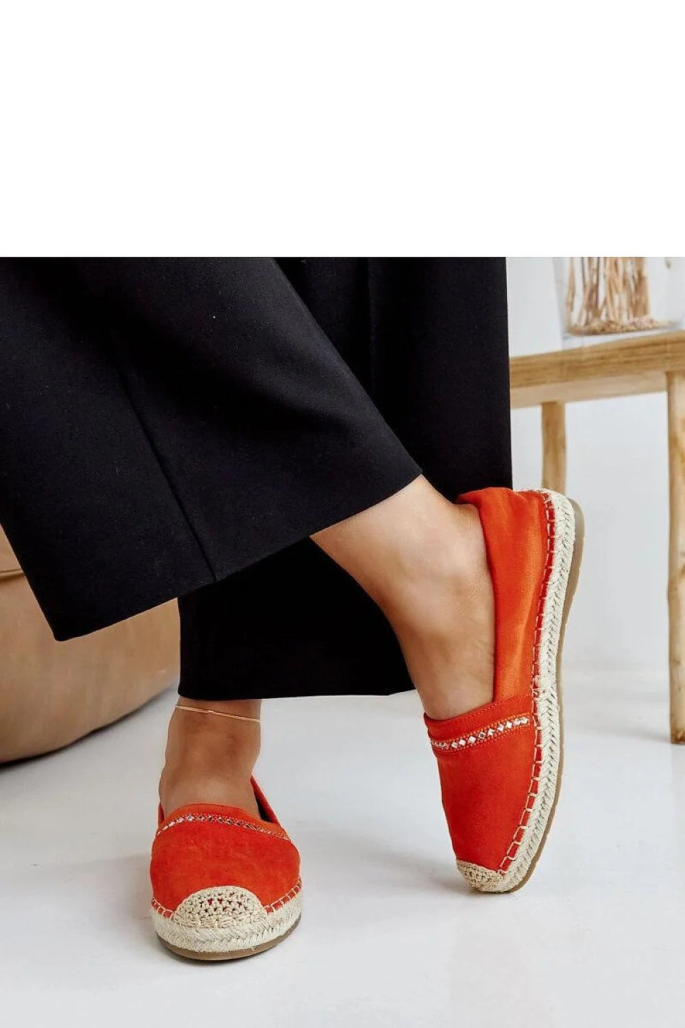Espadrille Solea pour femme style estival espadrille plate tissu suède semelle corde tressée caoutchouc rouge vif détails géométriques look tendance