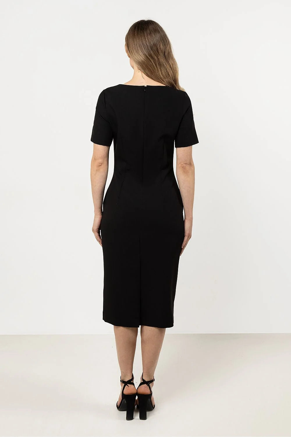 Robe noire élégante pour femme coupe ajustée manches courtes col rond ourlet sous genou