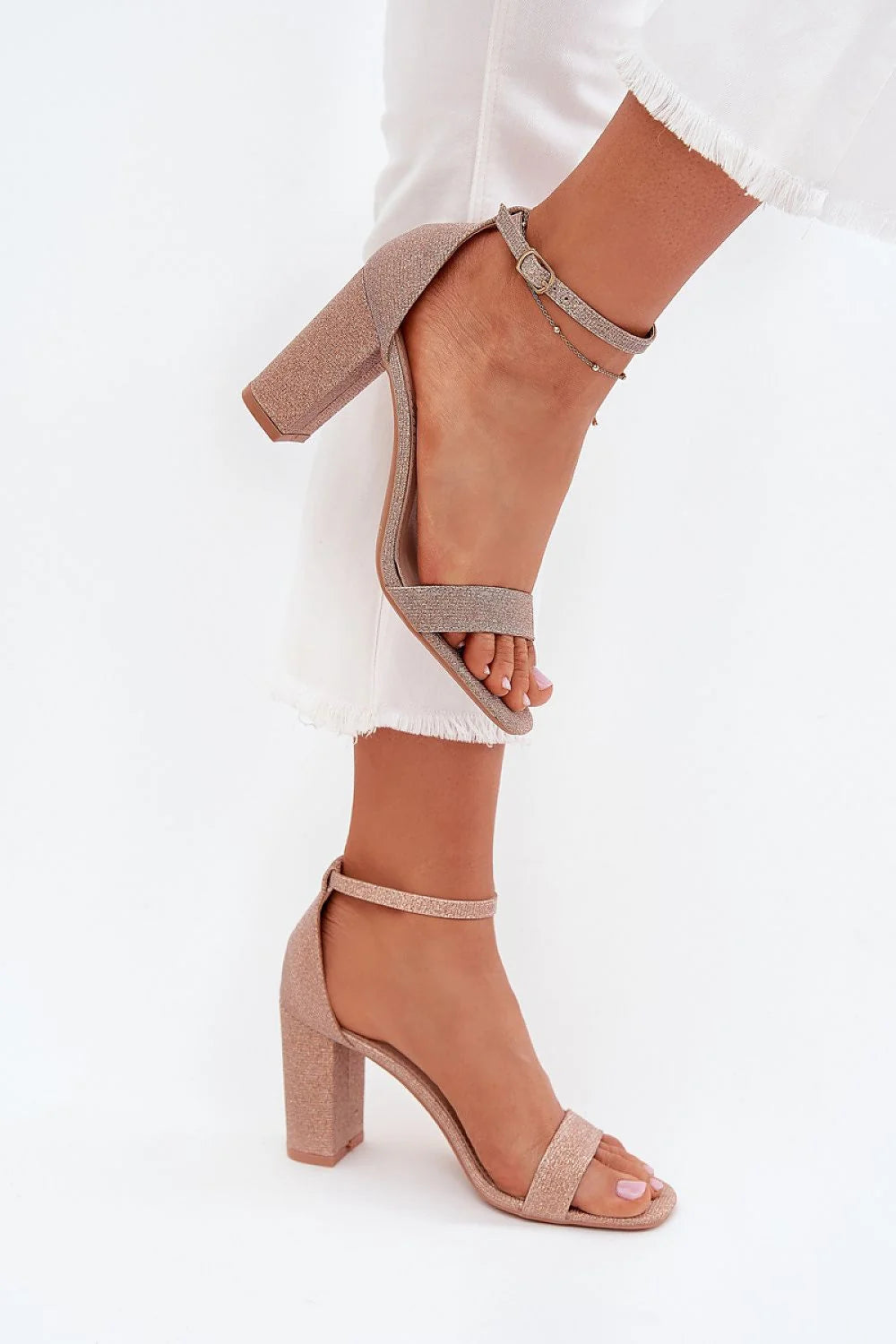 Sandales à talons block doré nude, Design élégant moderne, Lanières scintillantes ajustables, Matériau brillant, Semelle caoutchouc, Occasions spéciales, Femme