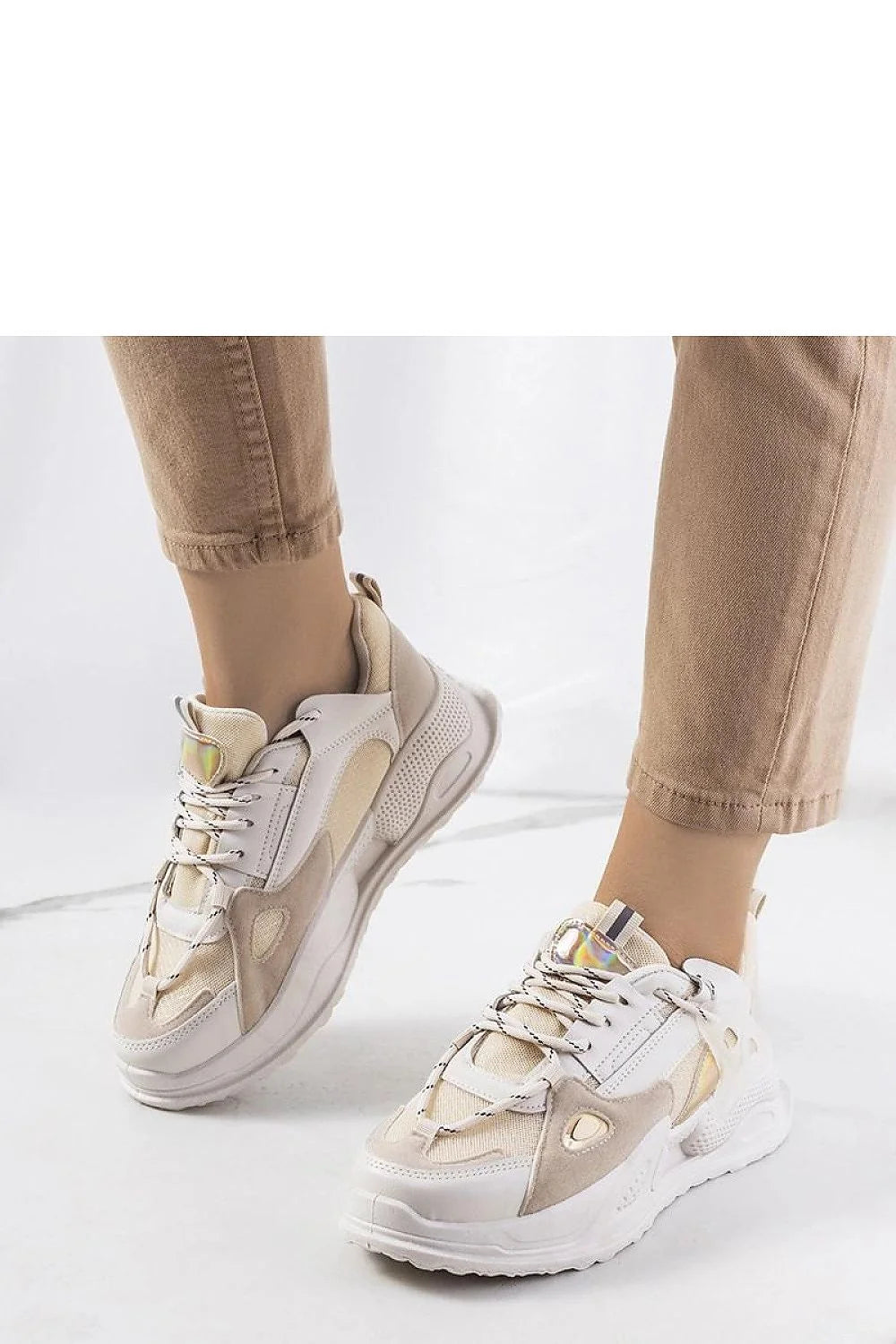 Baskets pour femmes style moderne beige et blanc cuir synthétique mesh semelle caoutchouc confortable lacets réfléchissants occasion quotidienne tendance 2023