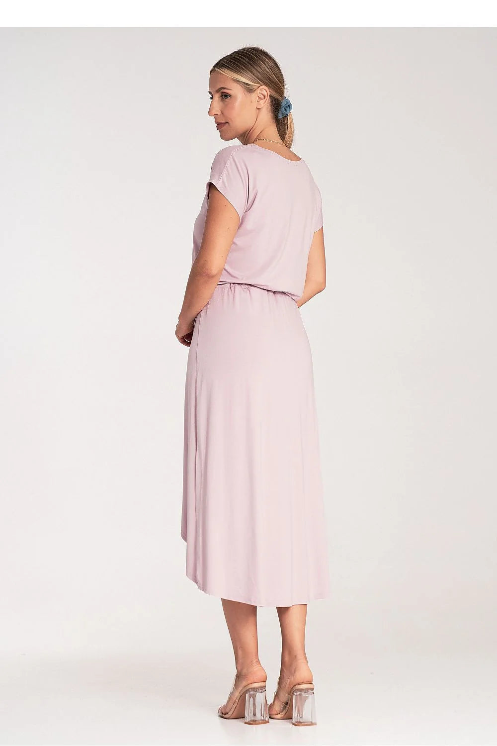 robe asymétrique midi rose pâle jersey stretch viscose élasthanne encolure ronde manches courtes taille coulissée nouée ajustable tulipe portefeuille fluide