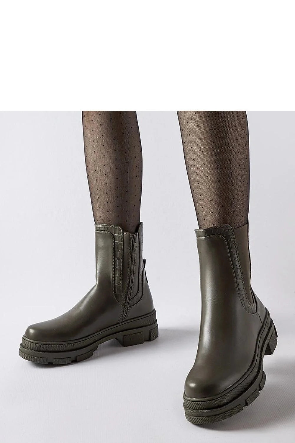 Bottines femme design contemporain cuir haute qualité couleur kaki sobre mi-haute arrondie fermeture éclair latérale élastiquée semelle épaisse crantée caoutchouc robuste automne hiver