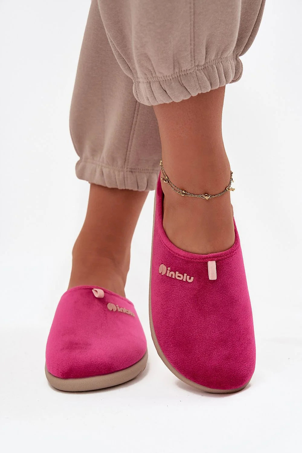 chaussons mules femme Inblu velours fuchsia bout arrondi backless brodé logo intérieur doux semelle souple caoutchouc antidérapante légère confortable
