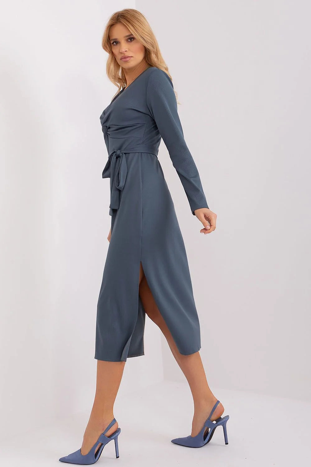 Robe élégante pour femme couleur bleu acier longue manches longues ceinture ajustable tissu fluide polyester spandex