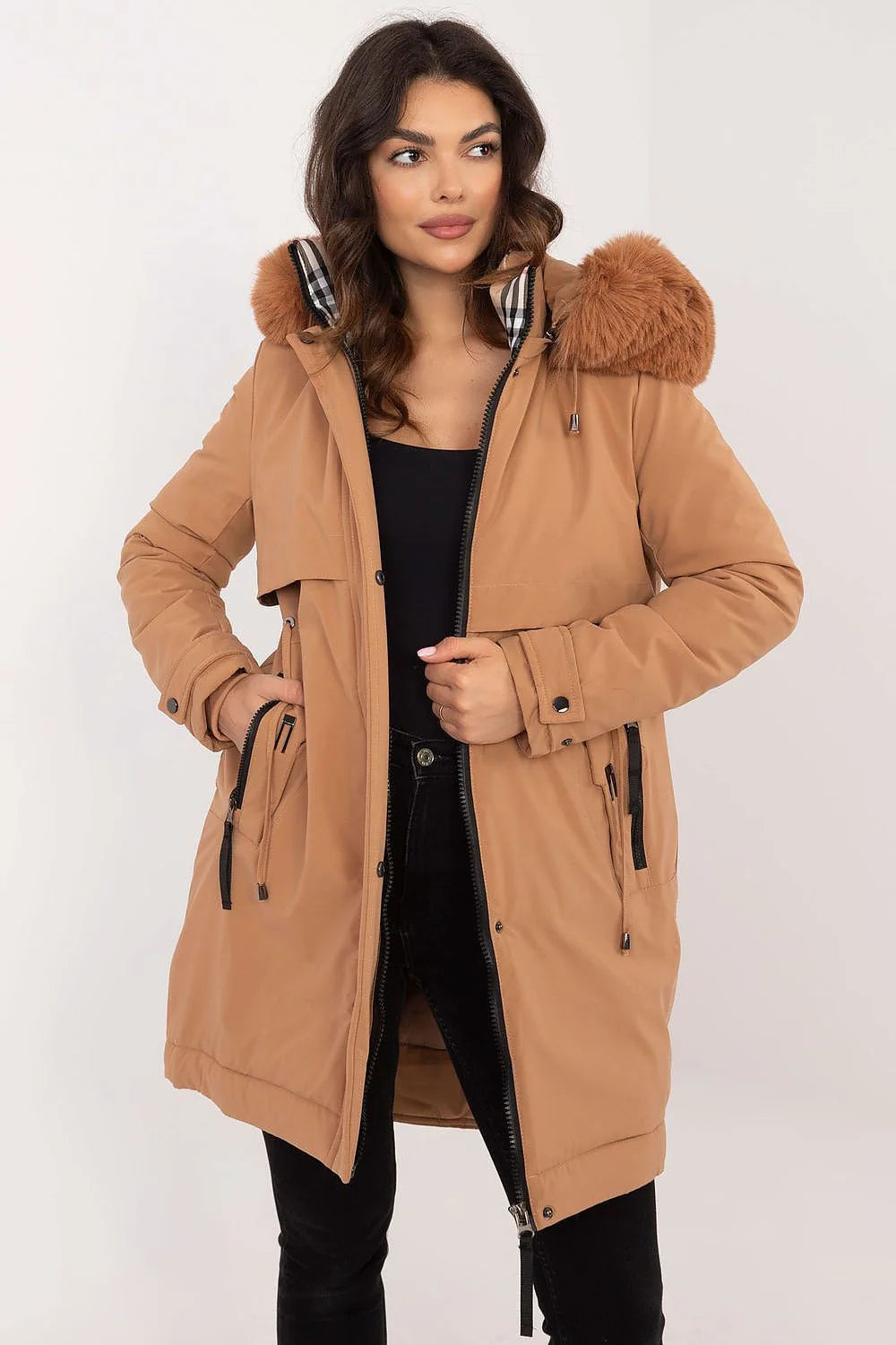 Parka Veste Femme Longue en Polyester Duvet Synthétique Fourrure Artificelle Beige Camel Poches Zip Fermeture Éclair Ajustée Coupe Moderne