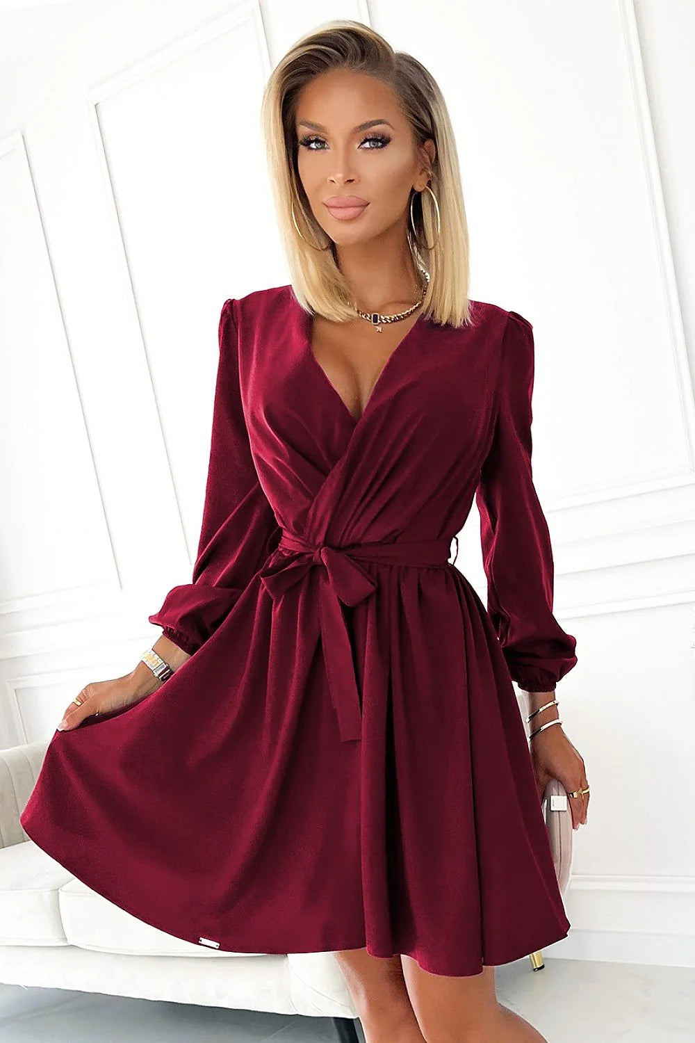 robe cocktail Numoco rouge portefeuille décolleté profond manches bouffantes poignets élastiques ceinture nouée taille mi longue fluide évasée
