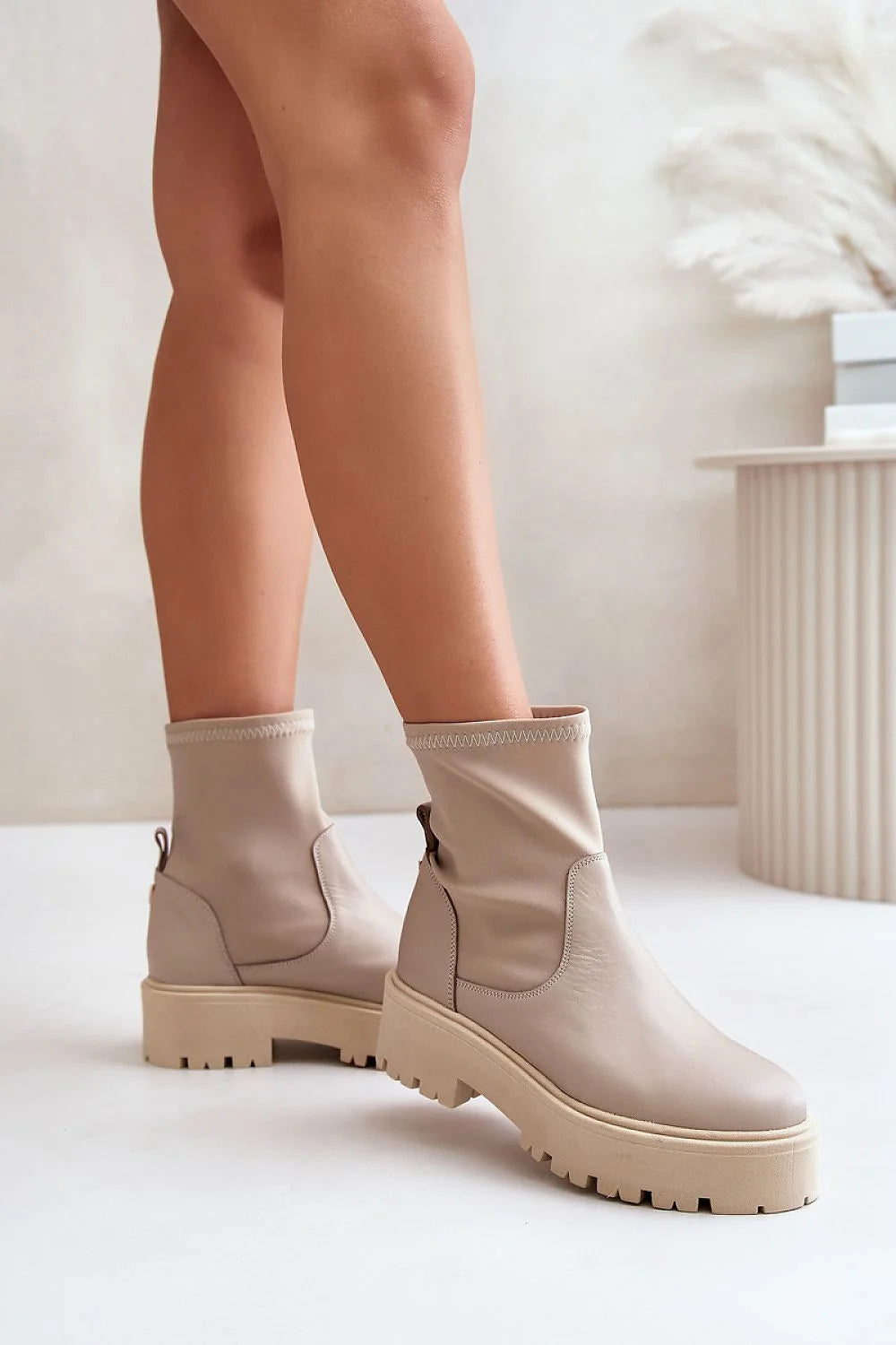 bottines femme mi mollet beige simili cuir lisse minimaliste slipon stretch cheville elastique semelle crantee plateforme talon stable confort urbain