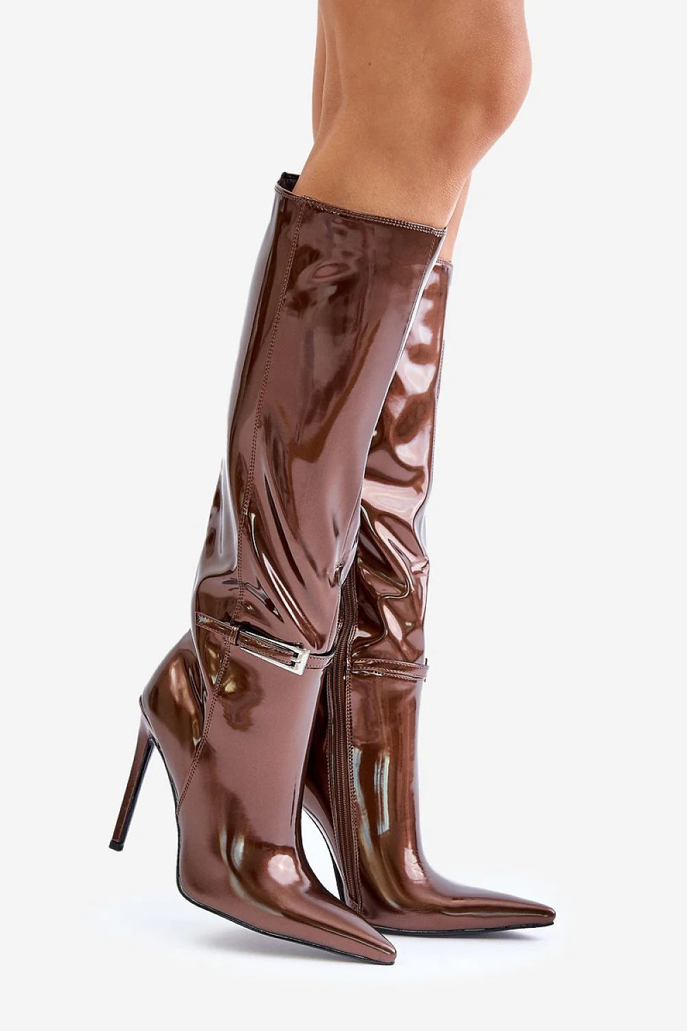 Bottes à talons aiguilles en cuir synthétique brillant pour femmes, style audacieux, couleur métallique brun, coupe haute, look élégant et moderne, soirée et occasions spéciales