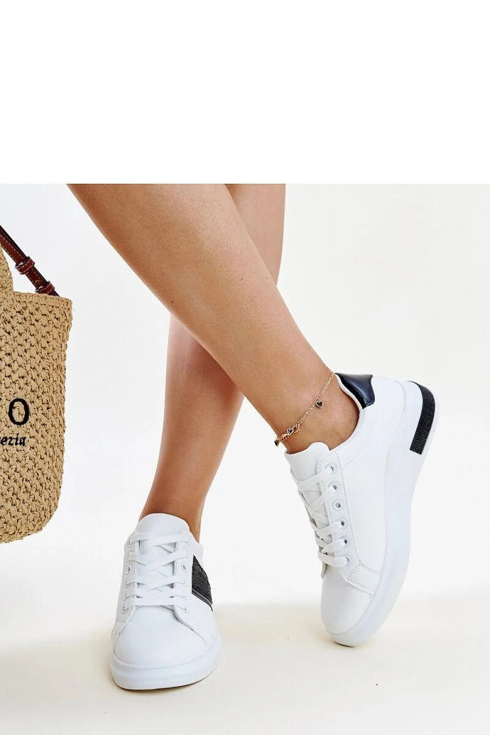 sneakers Solea basses blanches accents noirs strass semelle épaisse amortissante cuir similicuir confortable féminines polyvalentes casual chic urbaines élégantes