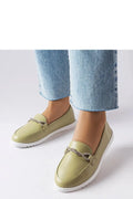 mocassins Solea femmes vert amande cuir synthétique bout rond semelle blanche épaisse crantée antidérapante chaîne métal argenté torsadée confortable élégant