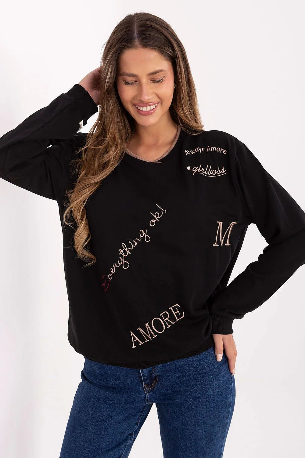 sweatshirt femme noir col rond coupe décontractée manches longues finitions côtelées coton mélangé doux confort broderies contrastées amore