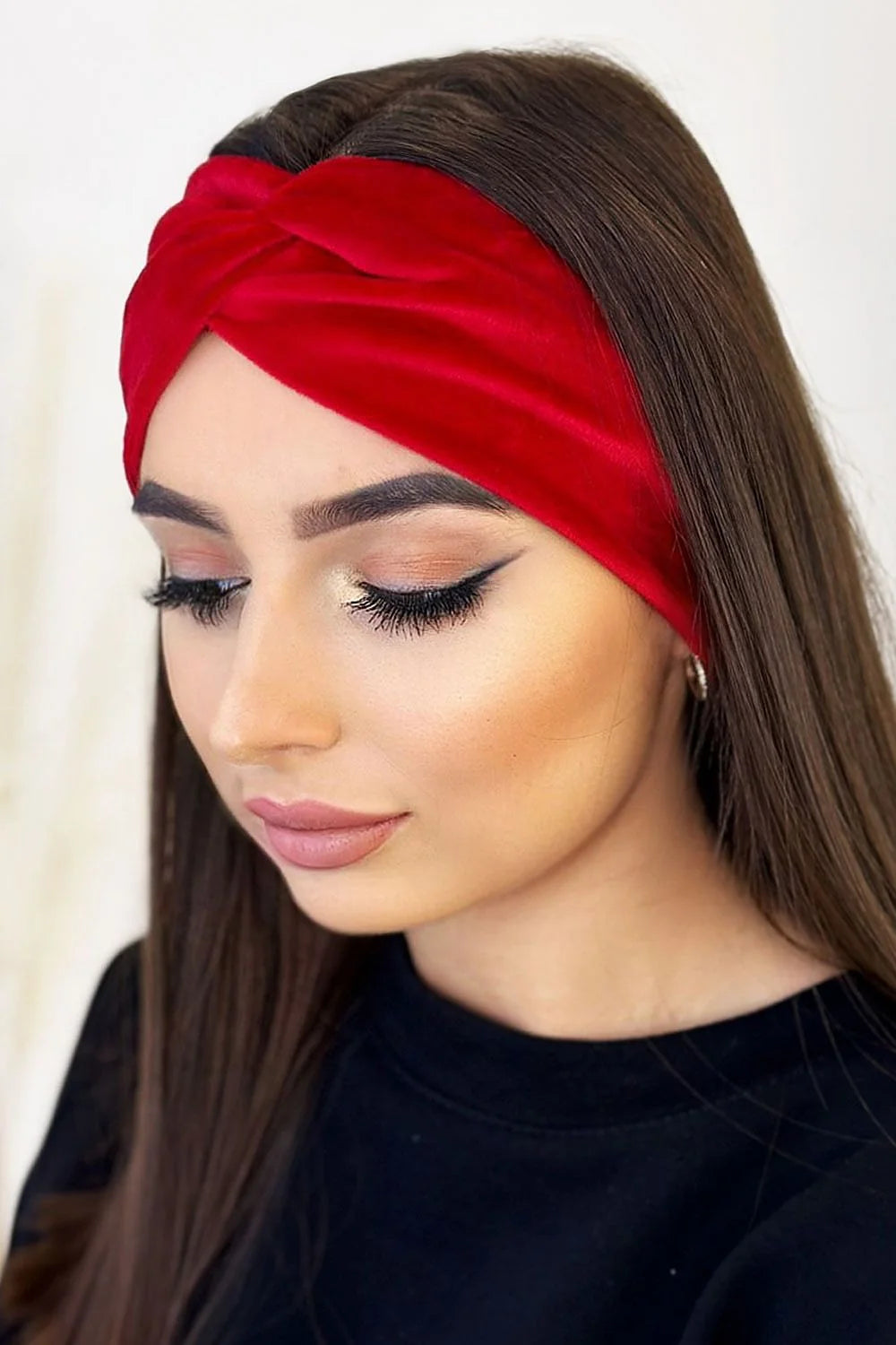 bandeau velours rouge vif nœud décoratif turban large ajusté maintien sécurisé doux luxueux torsade croisée rétro bohème soirée polonais