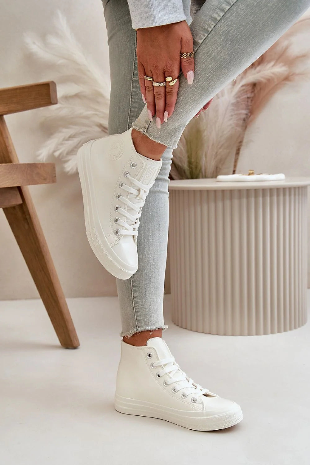 Baskets montantes femmes BIG STAR cuir artificiel blanc confortable doublure fourrure semelle caoutchouc design minimaliste style intemporel