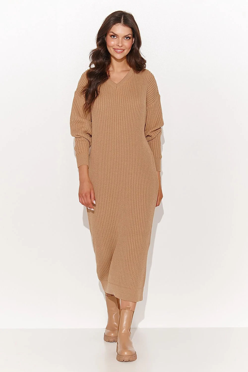 Robe maille côtelée femme longue manches longues col V beige sable coupe fluide occasion quotidienne